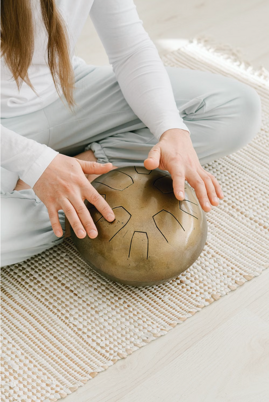 Handpan ou tongue drum : lequel choisir ?
